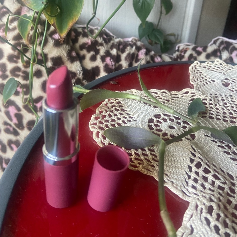 Clinique Moisturizer Lipstick 💄 + Primer Goes On Smooth. Love Pop #13 Rose